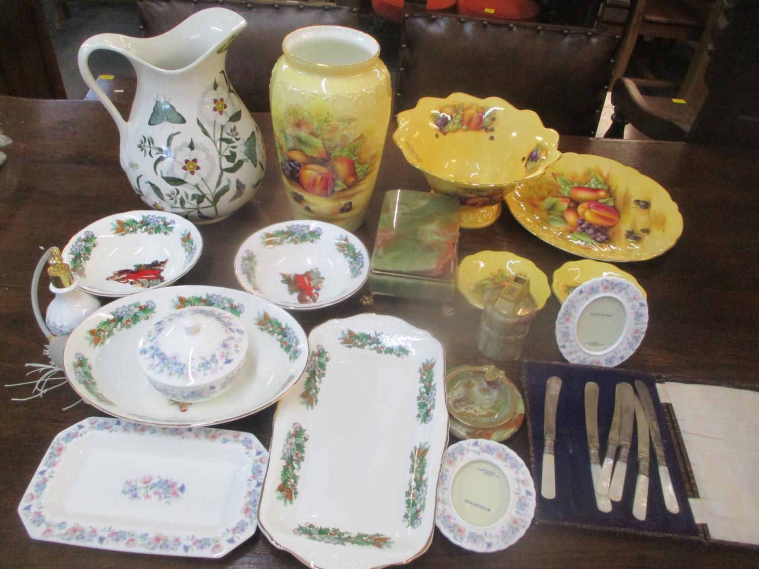 A mixed lot to include five pieces of Aynsley Orchard Gold pattern china, Portmeirion jug,