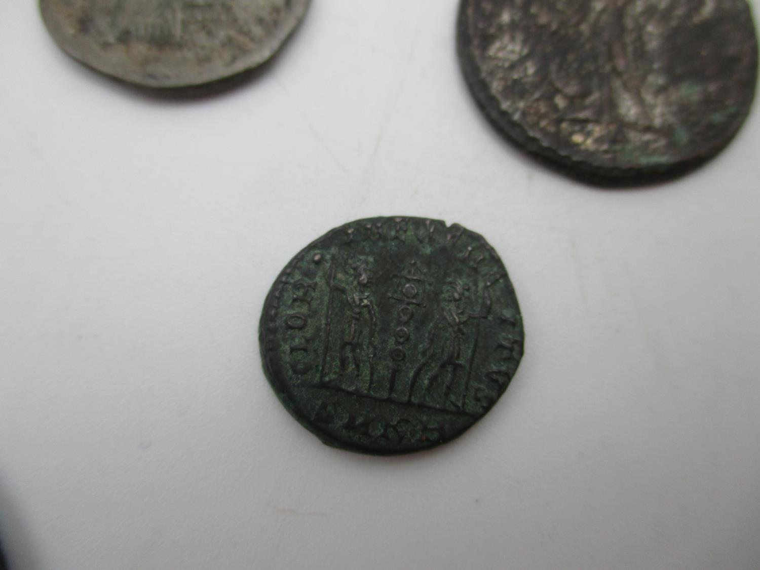 A collection of ancient Roman and Greek coins, of various dates and denominations, to include very - Image 15 of 15