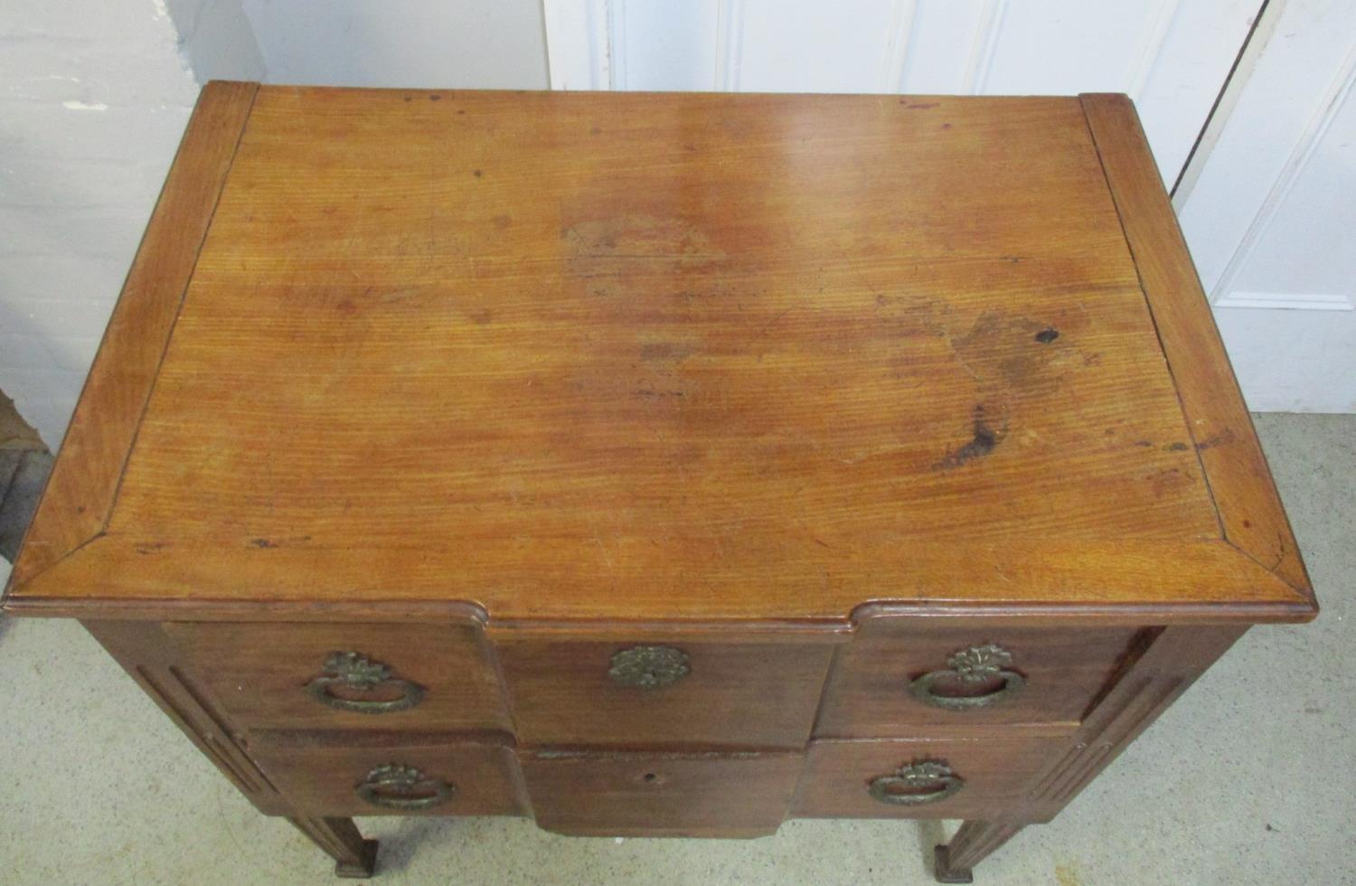 An early 20th century French transitional style commode, of small proportion, with two horizontal - Image 3 of 6