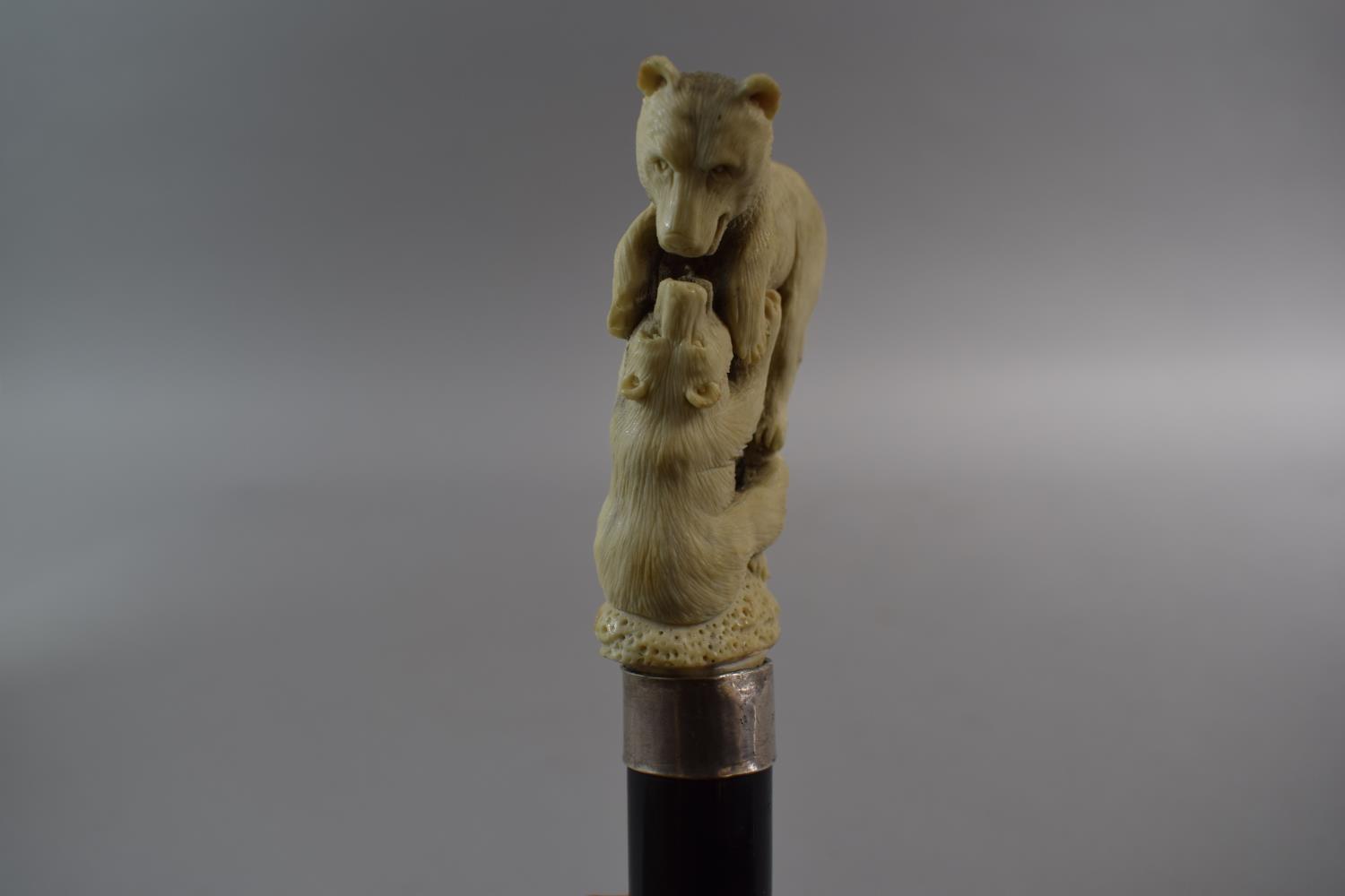 A Gents Ebonised Thornwood Walking Cane with Carved Antler Finial Depicting Two Bears Fighting - Image 2 of 7