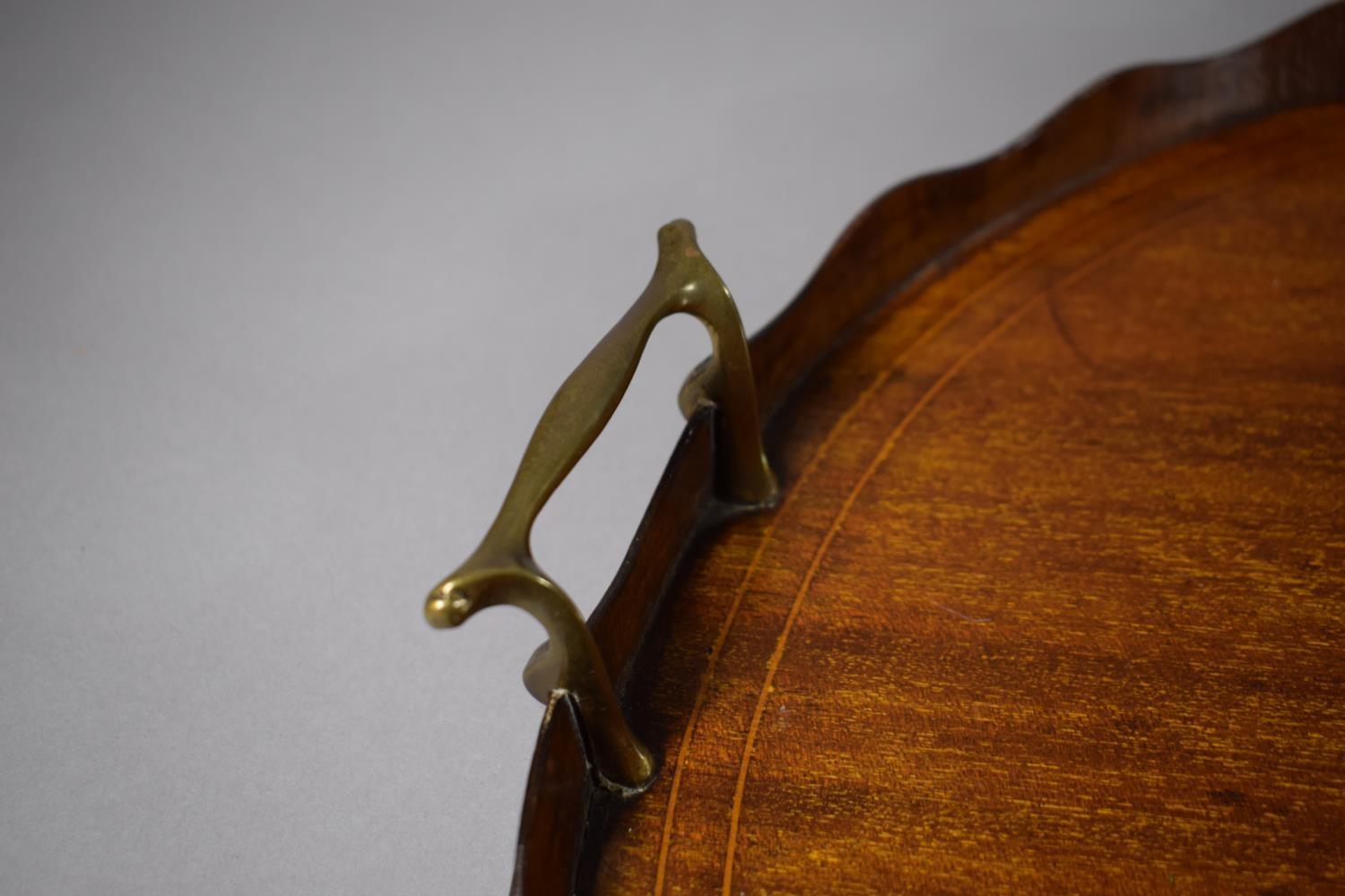 A String Inlaid 19th Century Mahogany Kidney Shaped Gallery Tray with Brass Carrying Handles. 69cm - Image 3 of 3