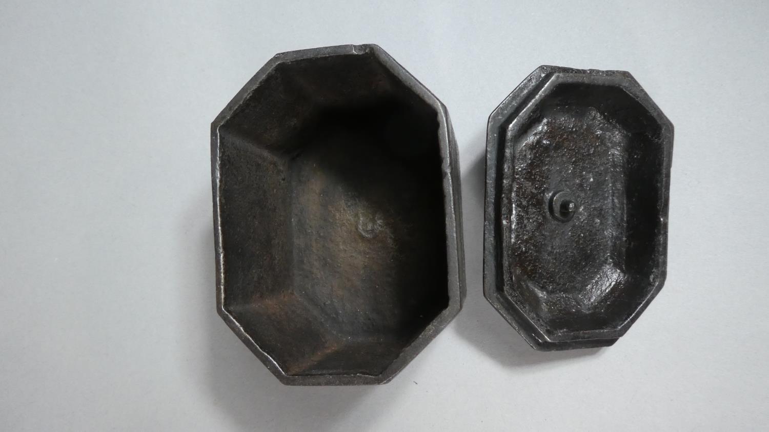 A Small Coalbrookdale Cast Iron Tobacco Box with Lid, 9.5cm Long - Image 2 of 2