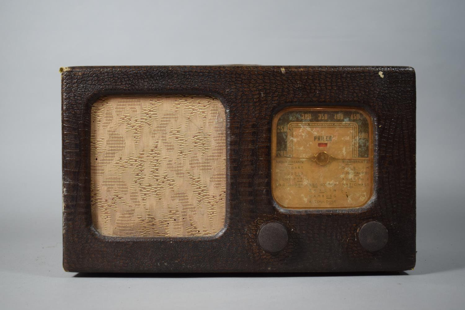 An American Art Deco Philco Radio, 33.5cm Wide