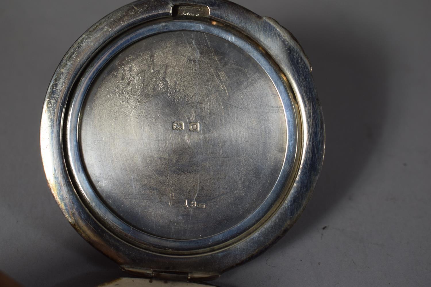 A Circular Silver Powder Compact with Engine Turned Decoration, B'Ham 1913, 6cms Diameter - Image 4 of 4