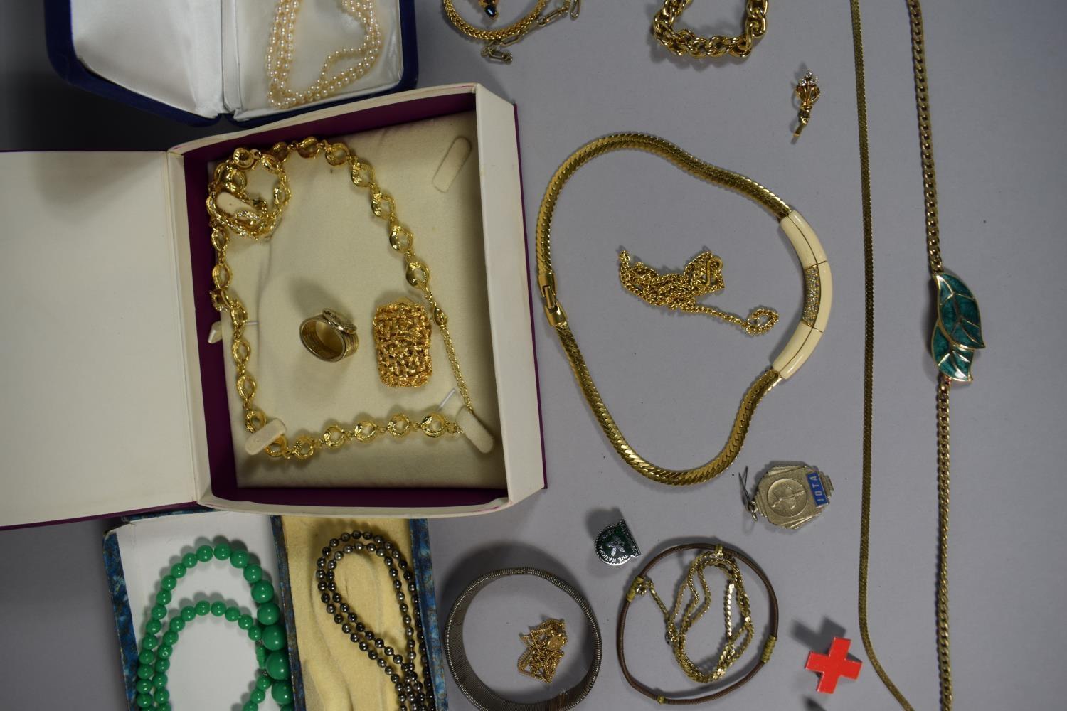 A Collection of Costume Jewellery Etc to Include Silver Clasped Necklace, Silver Plate Duck - Image 5 of 6