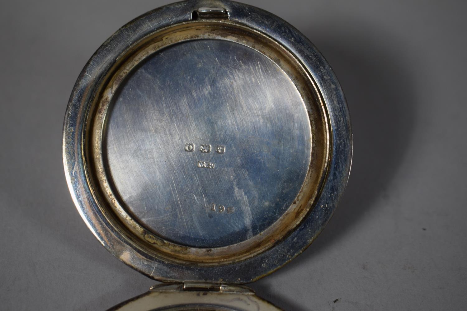 A Circular Silver Powder Compact with Engine Turned Decoration, B'Ham 1913, 6cms Diameter - Image 3 of 4
