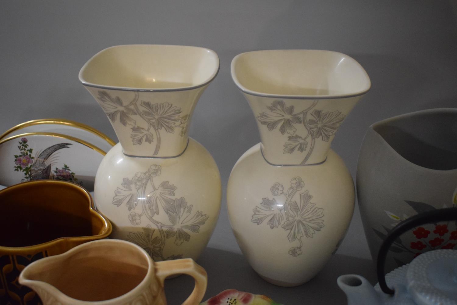 A Collection of Ceramics to Include Hornsea Heirloom, Wedgwood Interiors Vases, Aynsley - Image 5 of 5