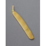 A Late 19th/Early 20th Century Carved Ivory Needle Case in the Form of a Peapod, 10cms Long