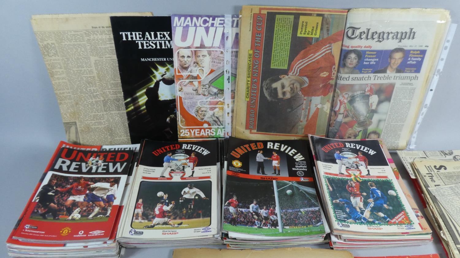 A Collection of 1990's Manchester United Football Programmes, Souvenirs, 1970 Inside Football - Image 2 of 4