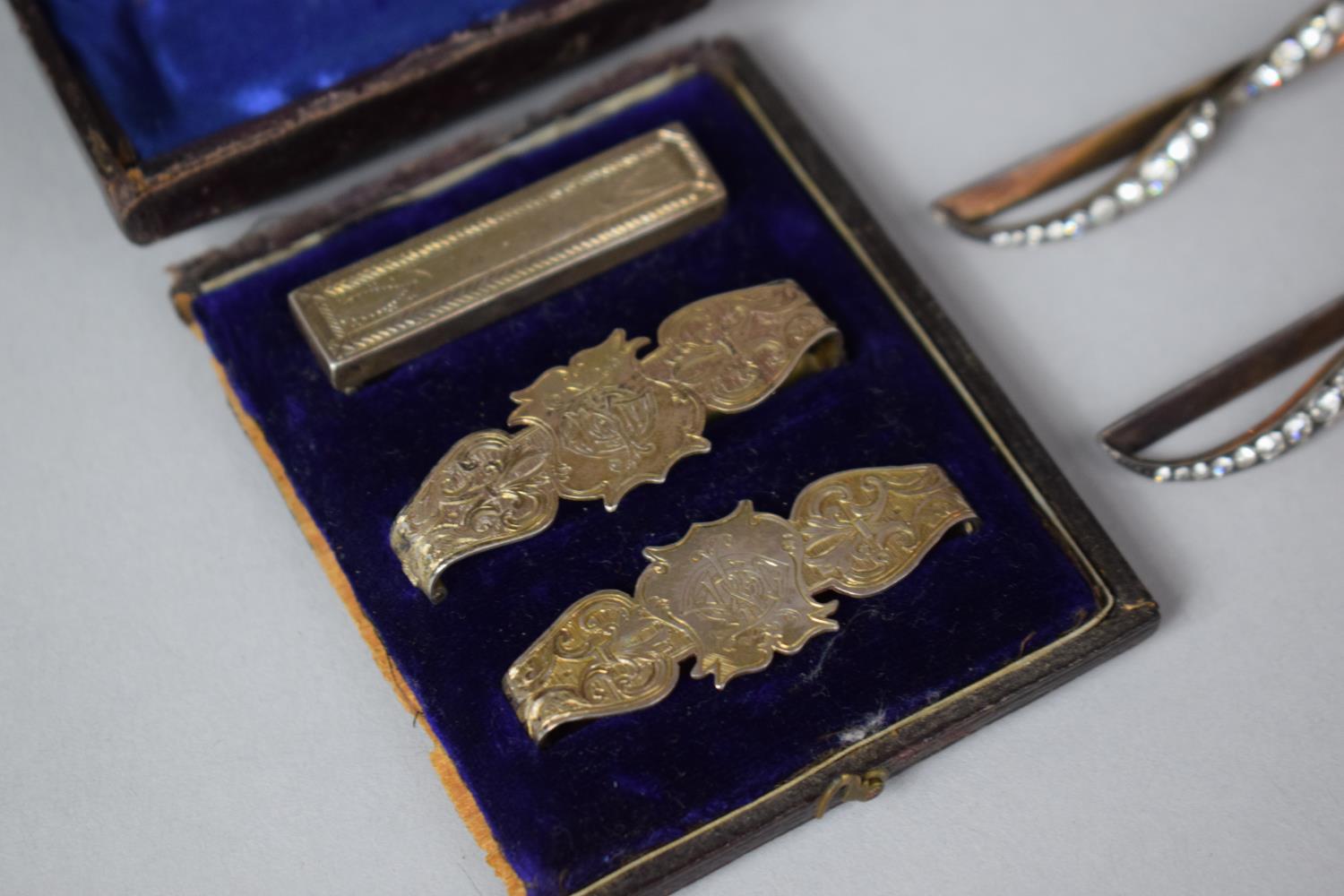 A Cased Set of White Metal Cravat Clips Together with Bar Brooch Engraved Jessie and Two Jewelled - Image 2 of 4