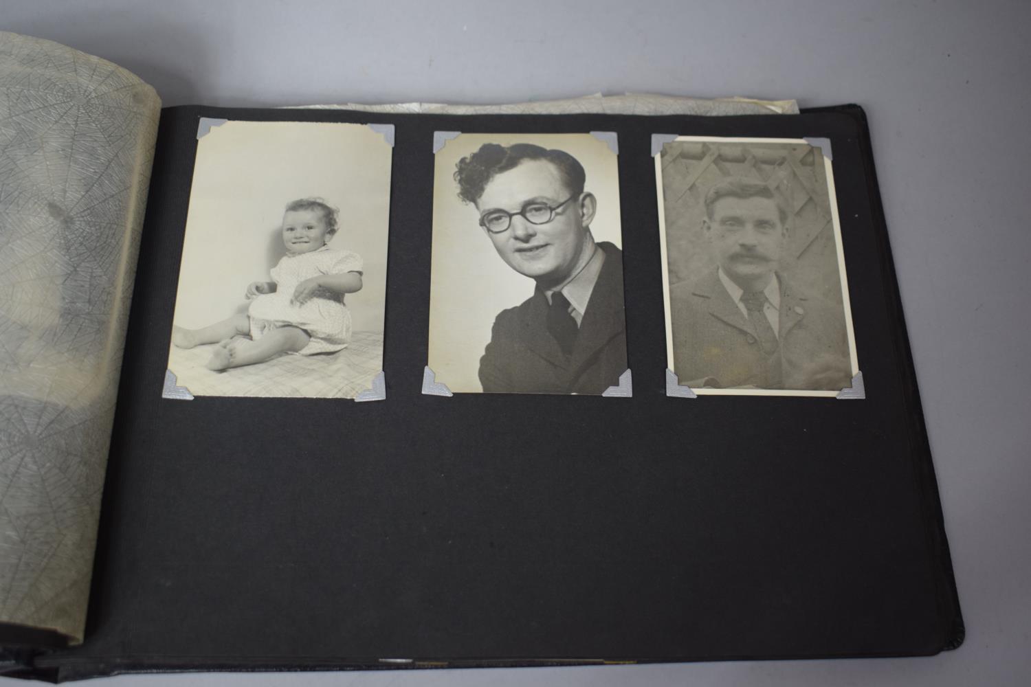 A Vintage Photograph Album Containing Black and White Photographs c.1940 - Image 8 of 10