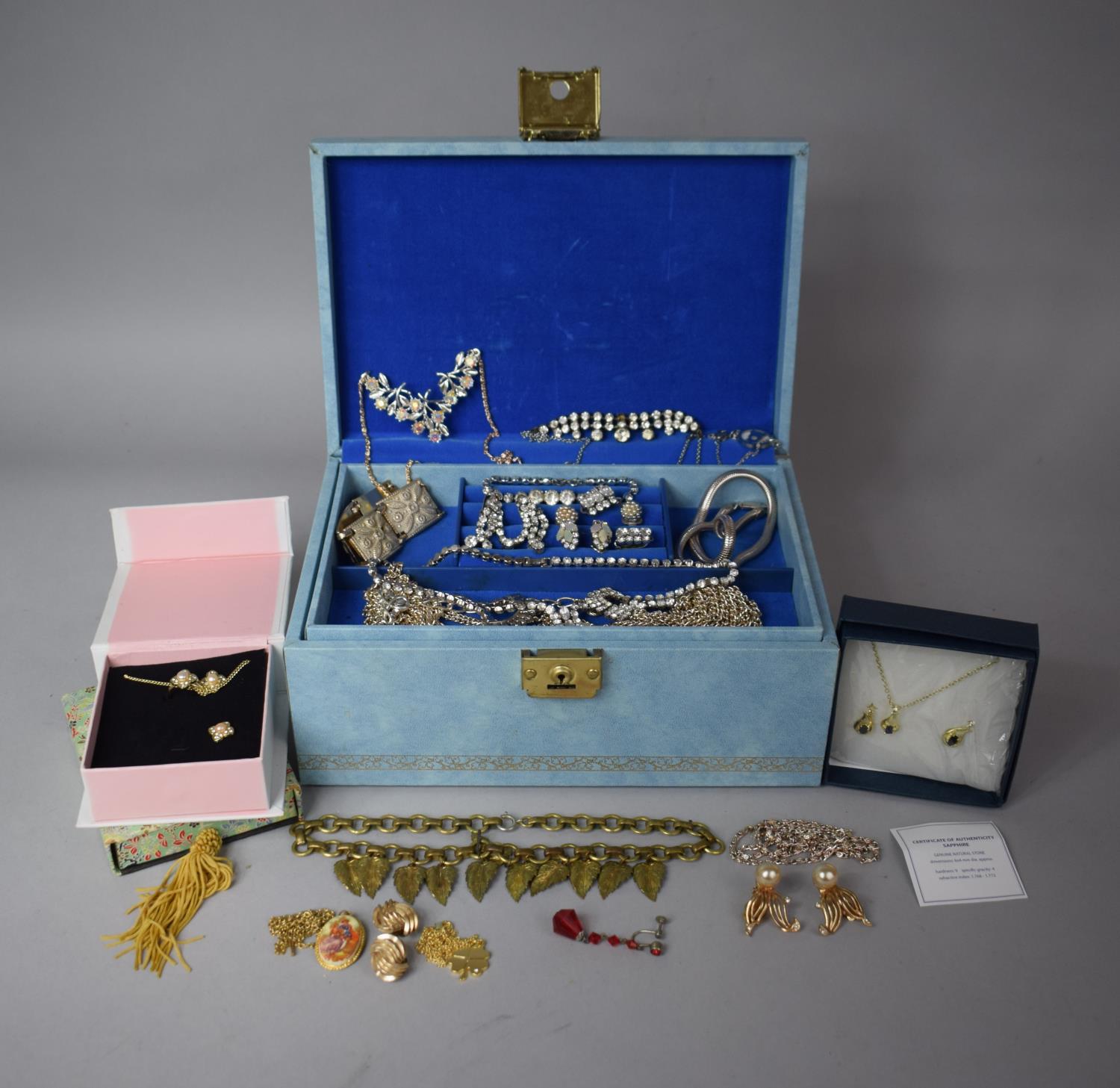 A Vintage Jewellery Box Containing Costume Jewellery