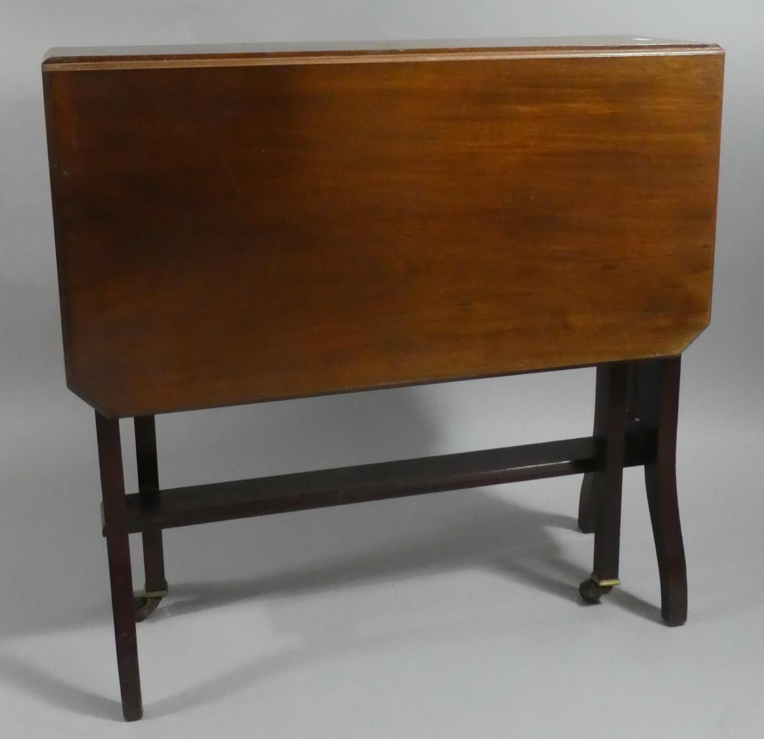 An Edwardian Mahogany Sutherland Table, 67cm Wide