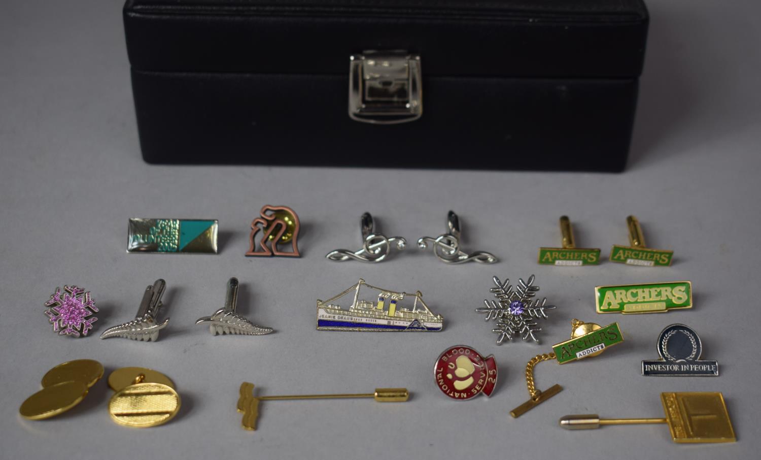 A Small Jewellery Box Containing Cufflinks, Enamelled Badges etc - Image 2 of 2