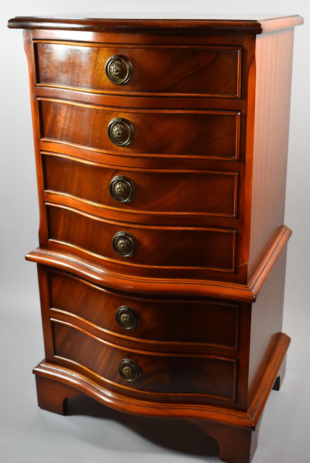 A Reproduction Mahogany Small Chest on Chest with Six Drawers, 42cm Wide - Image 2 of 2