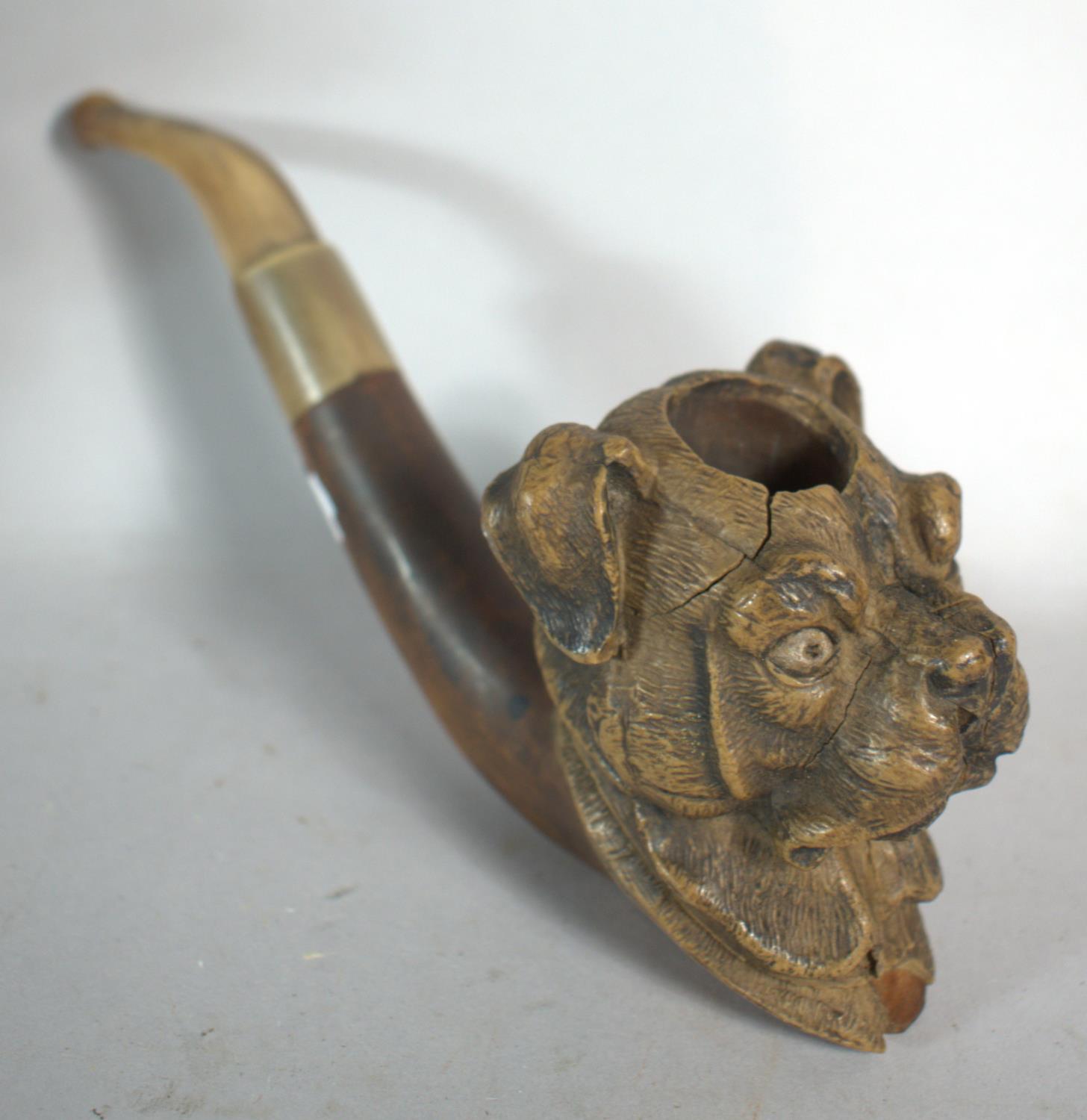 A Novelty Vintage Carved Pipe in the Form of a Bulldog, 19cms Long