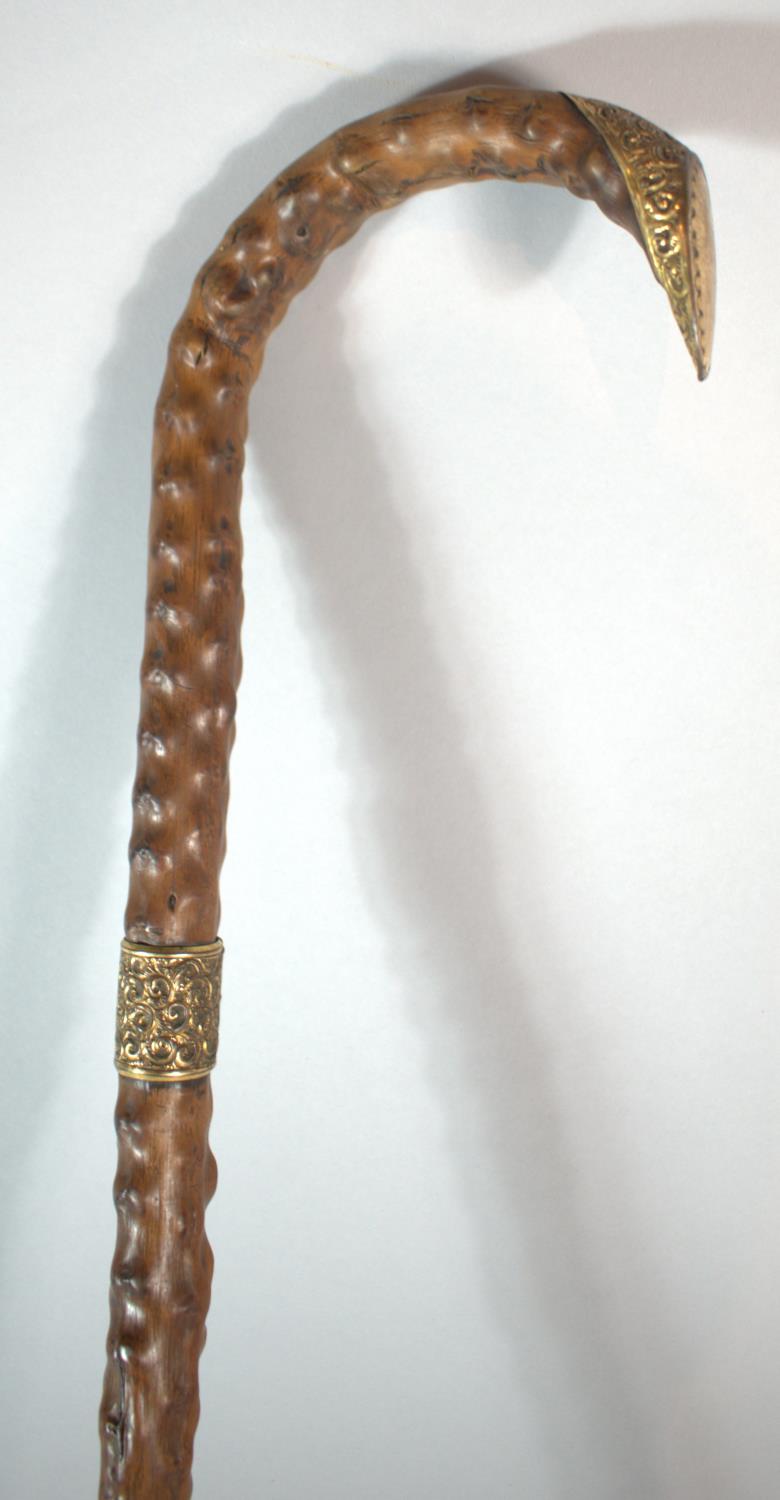 A Late 19th/Early 20th Century Thornwood Walking Stick with Gilt Metal Mounts, 85cms Long - Image 2 of 2