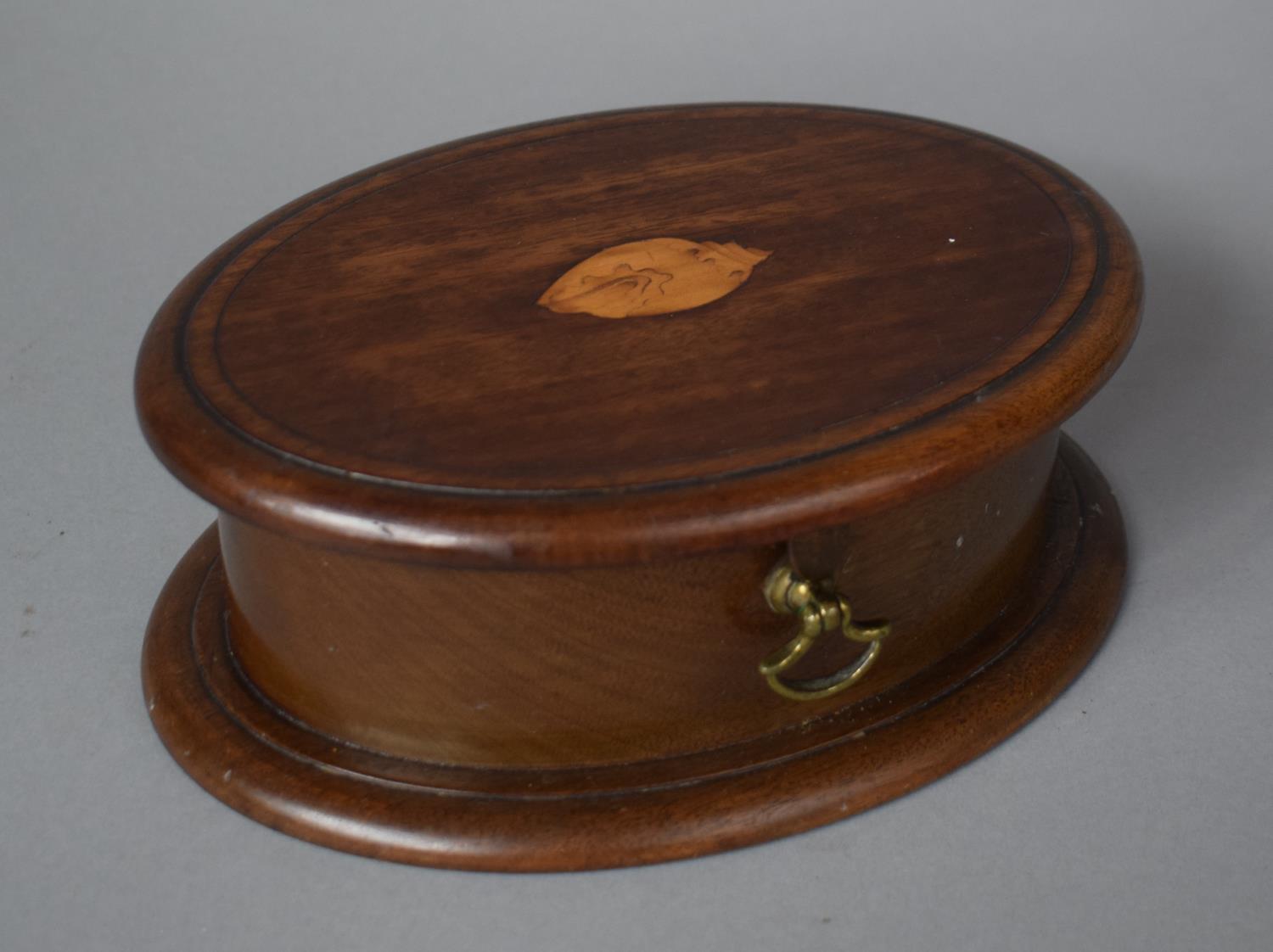 An Inlaid Oval Walnut Jewellery Box, 21.56cms Wide - Image 2 of 2