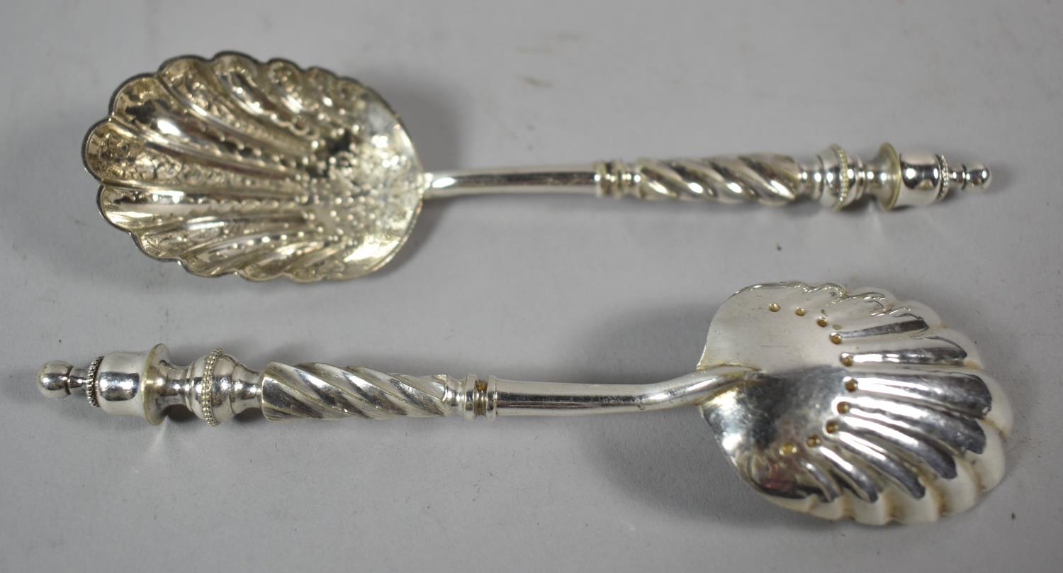 A Cased Pair of Silver Plated Spoons with Engraved Shell Bowls and Barley Twist Handles - Image 2 of 2