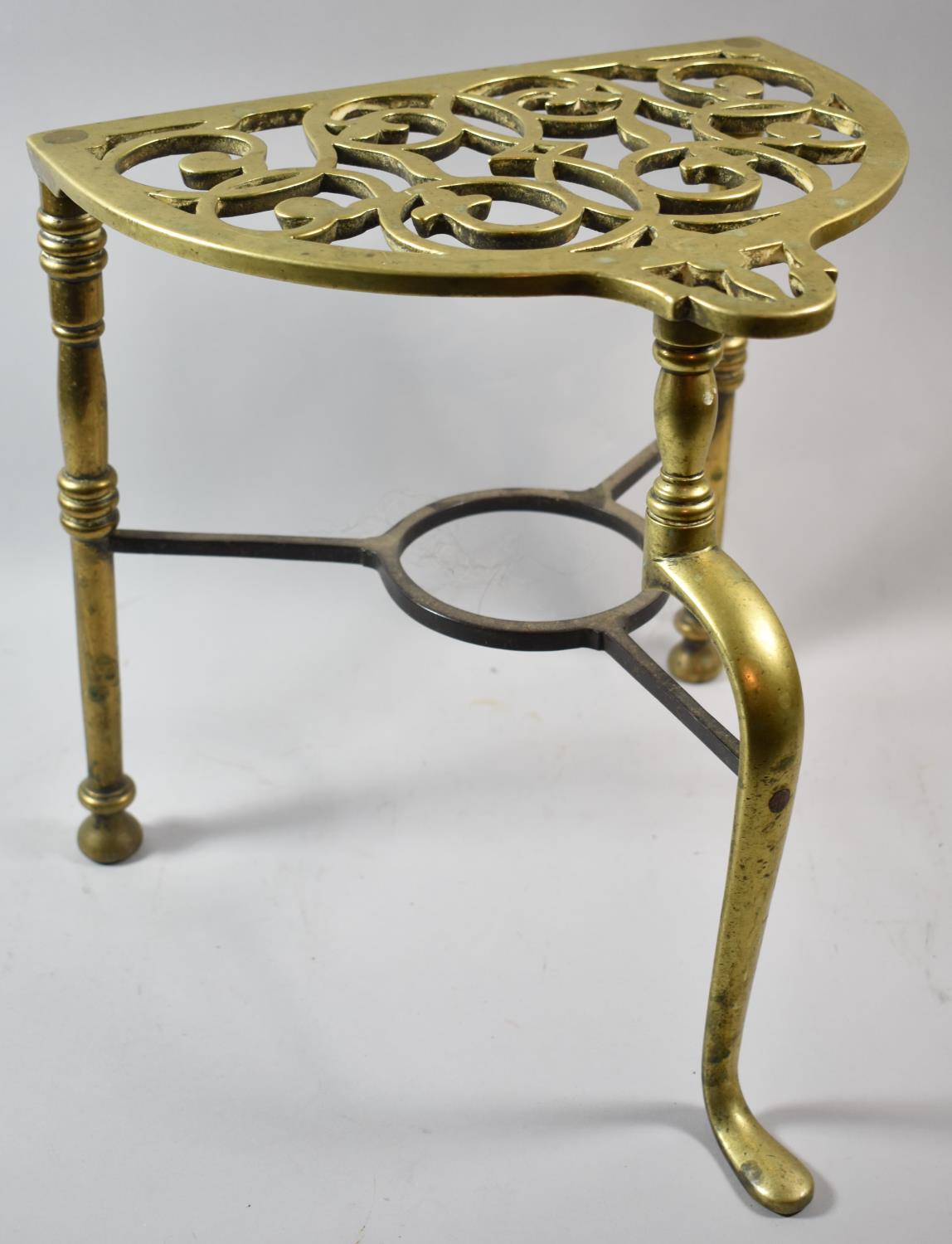 A 19th Century Brass and Iron Tripod Footman with Pierced Top and Scrolled Front Support, 32.5cm