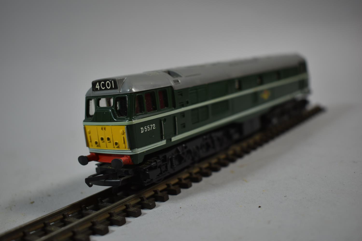 A Boxed OO Gauge Tri-ang Hornby R357 BRc Class 31 A1A-A1A Number D5572. - Image 2 of 2