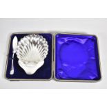 A Cased Silver Shell Butter Dish and Knife, by George Unite, Birmingham 1898, 67g
