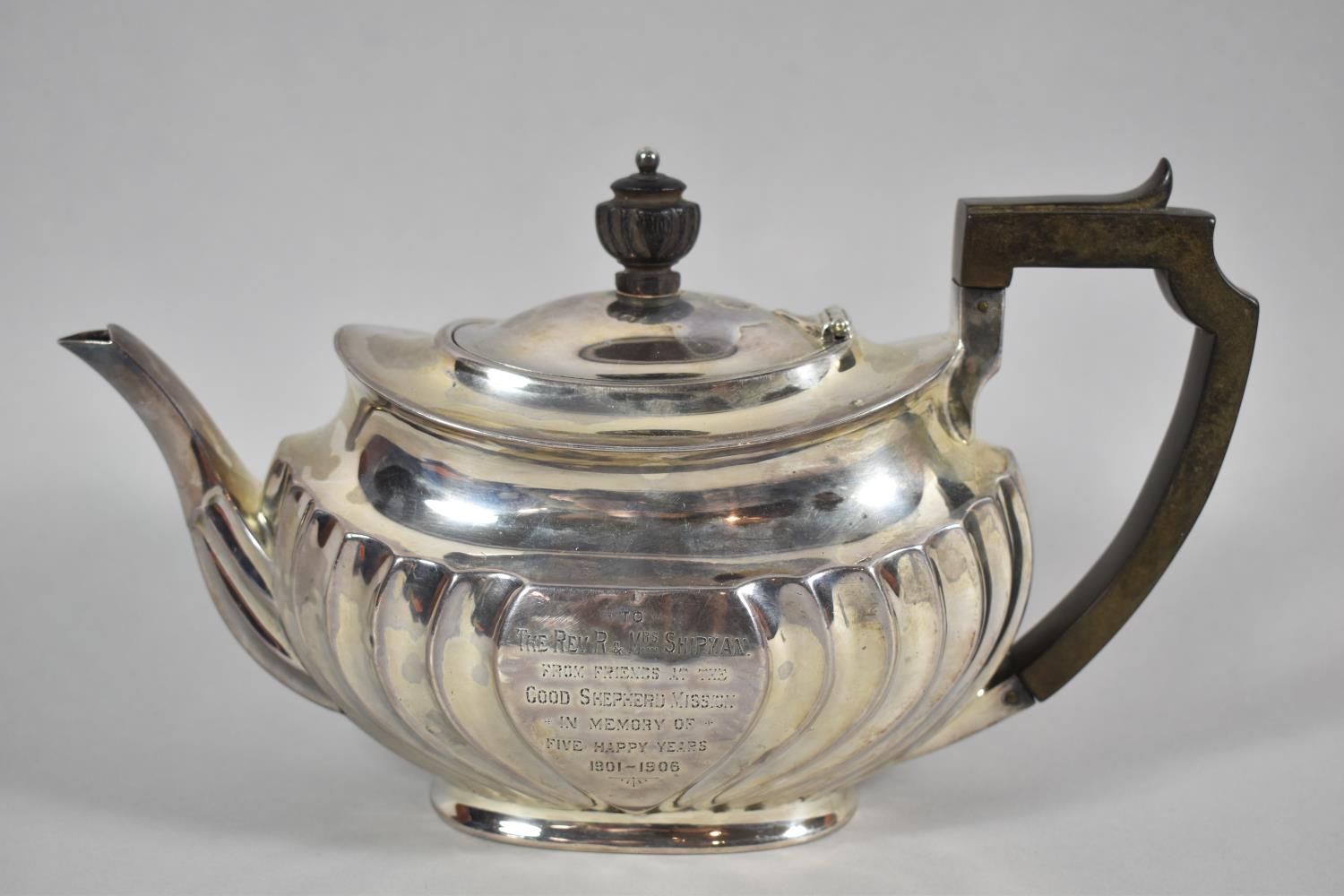 A Silver Teapot with Presentation Inscription and Monogram, 560g, Sheffield 1905