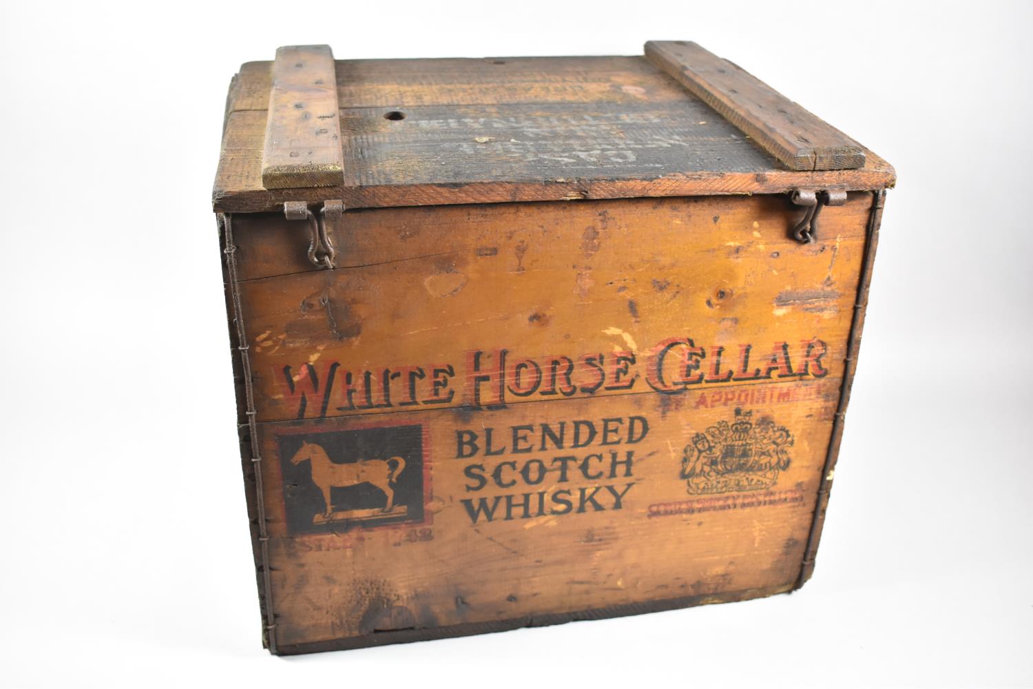 A Vintage White Horse Blended Scotch Whisky Box to House 12 Bottles, 40cm Wide