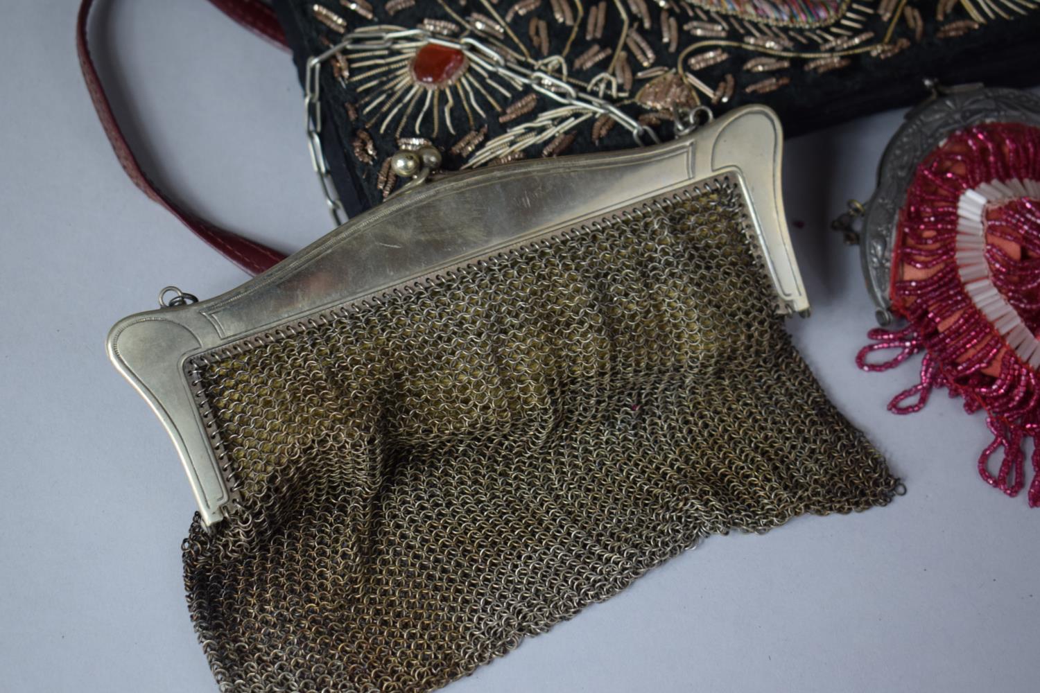 A Collection of Vintage Ladies Evening Bags, Beadwork Purse, Silver Plated Chain Mail Purse, Pince - Image 3 of 6