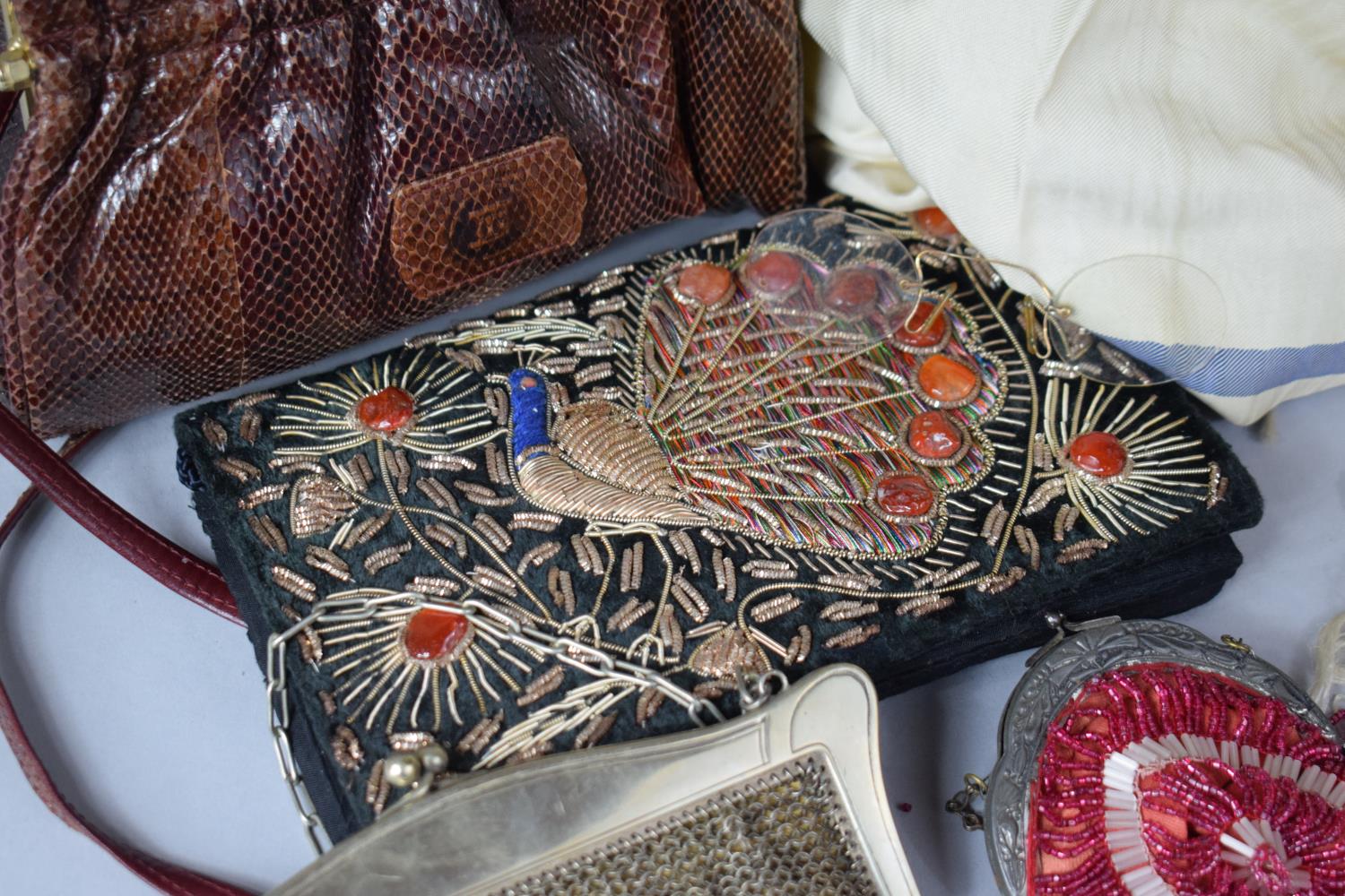 A Collection of Vintage Ladies Evening Bags, Beadwork Purse, Silver Plated Chain Mail Purse, Pince - Image 2 of 6