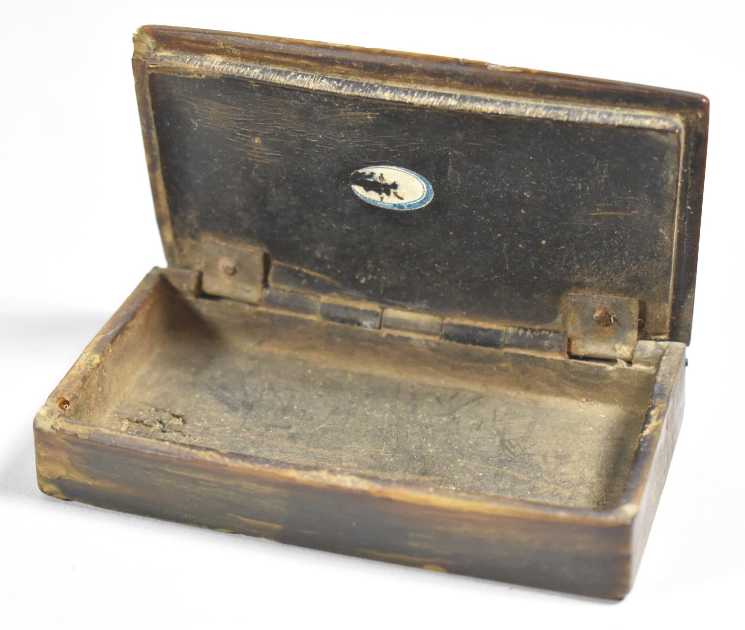 An Early French Horn Snuff Box, the Hinged Lid Decorated in relief with the Fourth Station of the - Image 2 of 2