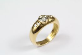 An 18ct Yellow Gold and Diamond Ring