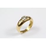 An 18ct Yellow Gold and Diamond Ring