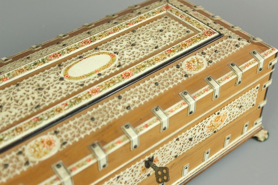 Anglo Indian Vizagapatam Sandalwood and Bone Casket Jewellery Box - Image 3 of 5