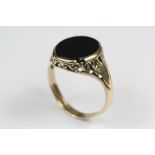 Gentleman's 9ct Gold and Onyx Ring