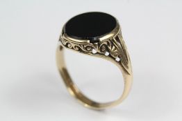 Gentleman's 9ct Gold and Onyx Ring