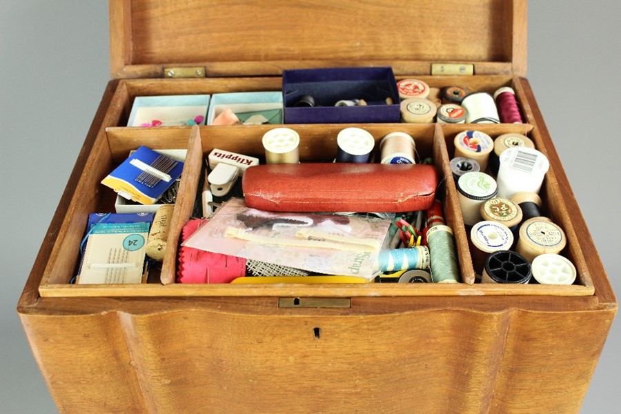 A Vintage Sewing Box - Image 3 of 6