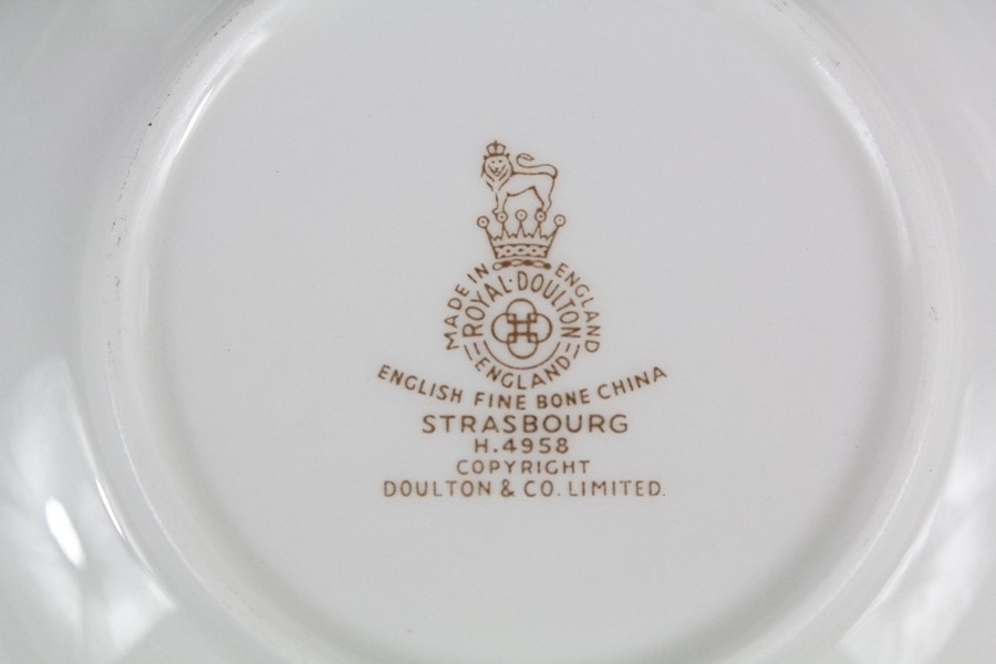 Royal Doulton Strasbourg Pattern Part Dinner Service - Image 4 of 4