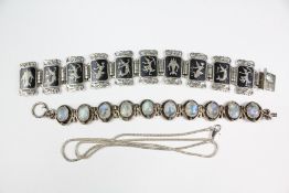 An Indian Moonstone Bracelet