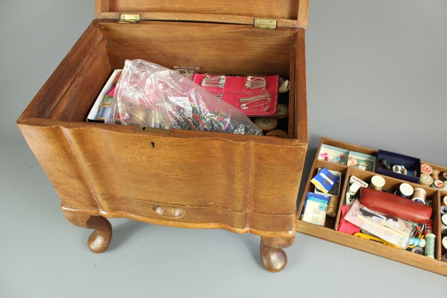 A Vintage Sewing Box - Image 5 of 6