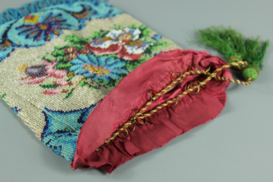 Early 19th Century French Beadwork Bag - Image 5 of 8