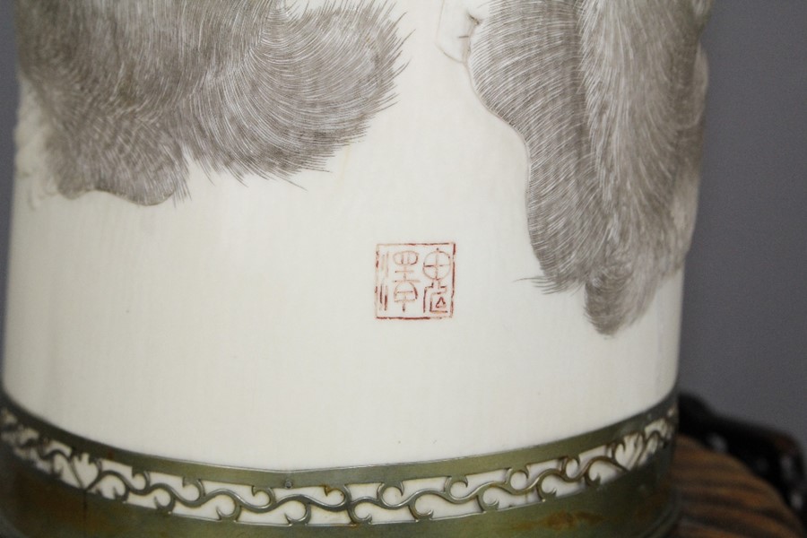 A Japanese Meiji Era (1868-1912) Tusk Vase. The vase elaborately carved with a realistic monkey - Image 12 of 20