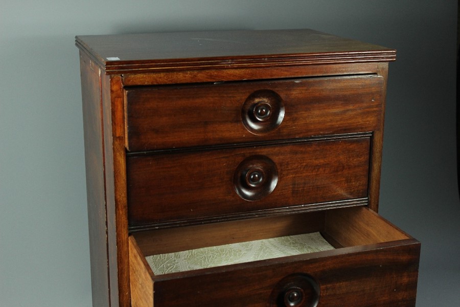 Bedside Chest of Drawers - Image 3 of 3