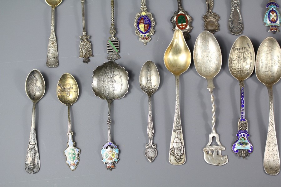 A Collection of Silver Teaspoons - Image 3 of 9