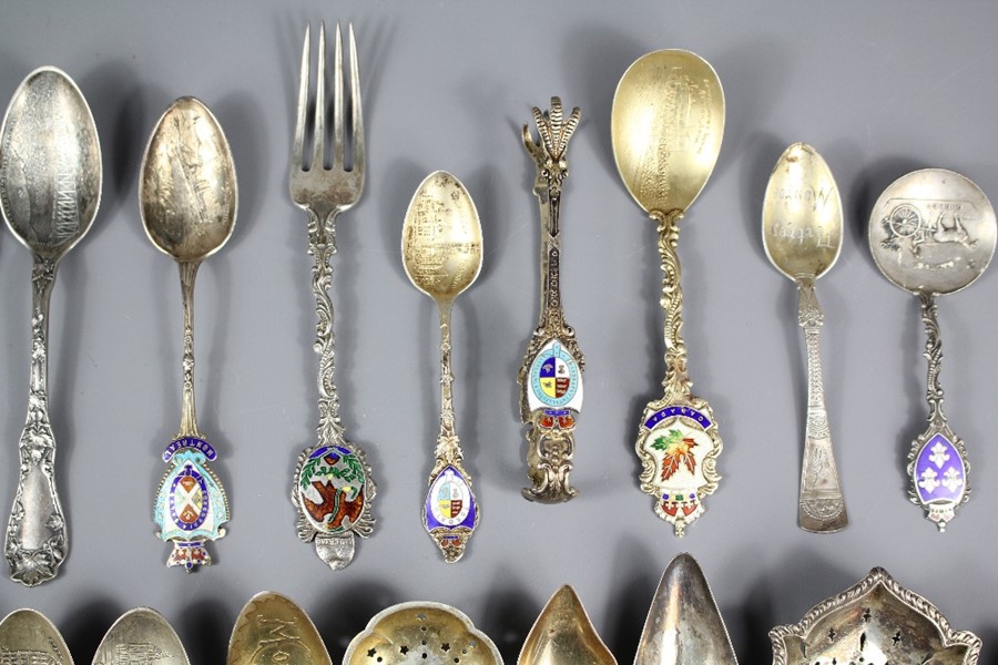 A Collection of Silver Teaspoons - Image 8 of 9