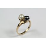A Vintage 9ct Pearl Ring