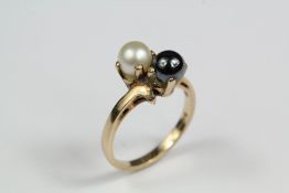 A Vintage 9ct Pearl Ring