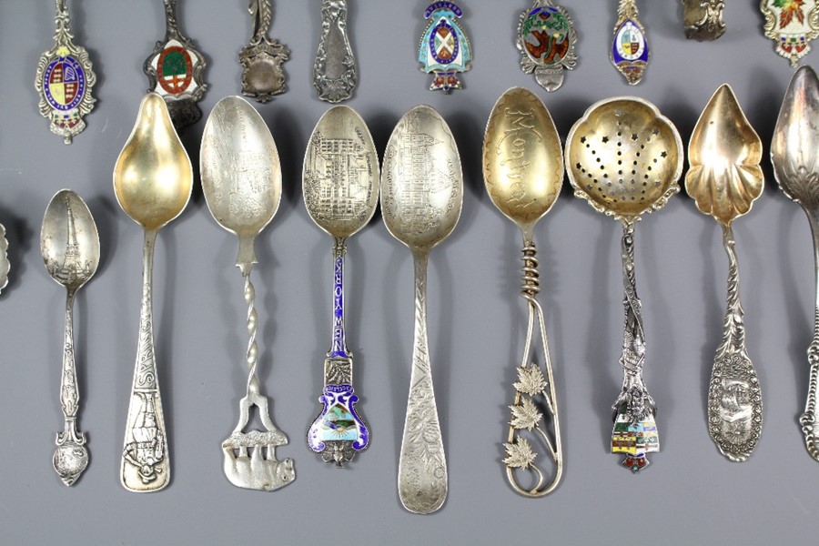 A Collection of Silver Teaspoons - Image 4 of 9