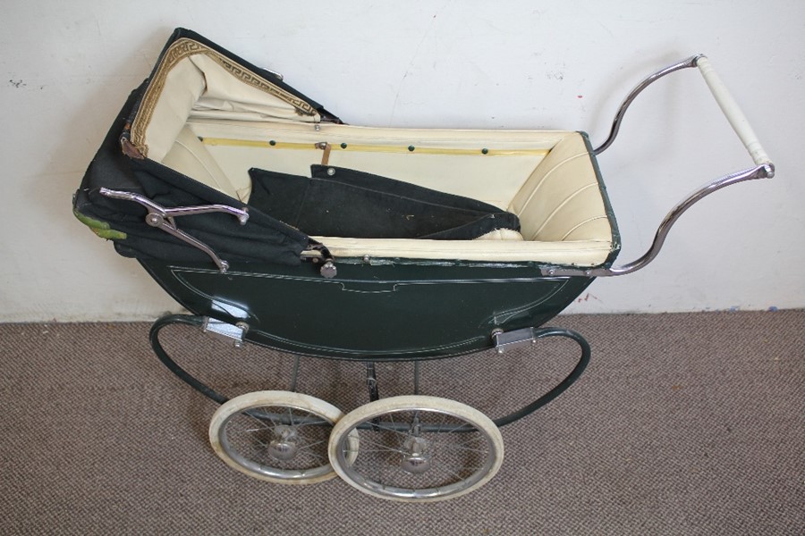 An English-made Freeway Doll's Pram - Image 3 of 3