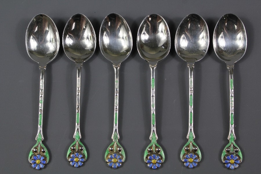 Cased Set of Twelve Sterling Silver Coffee Spoons - Image 3 of 5